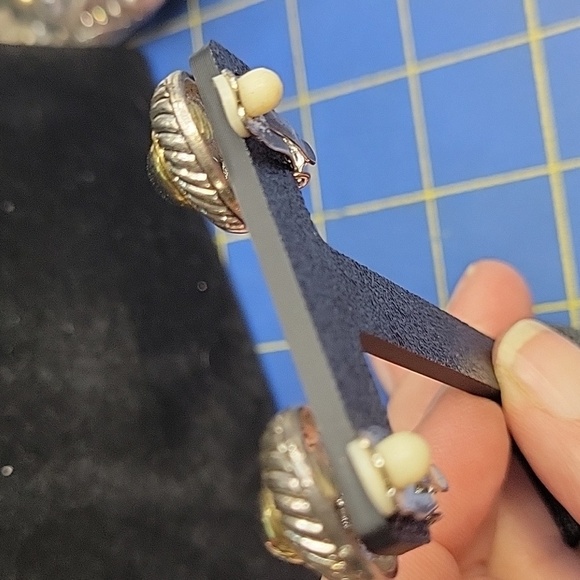 1980s Two-Tone Gold Silver Tone Clip On Earrings - Picture 3 of 4